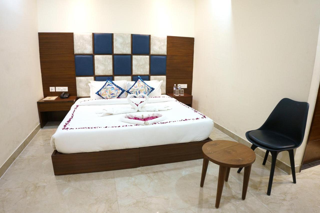 Hotel Vihaan Residency Zirakpur Eksteriør bilde